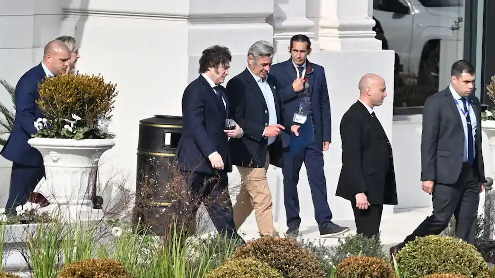 Milei les dijo a las entidades del campo que las retenciones “están en la mira”, pero por ahora no puede eliminarlas