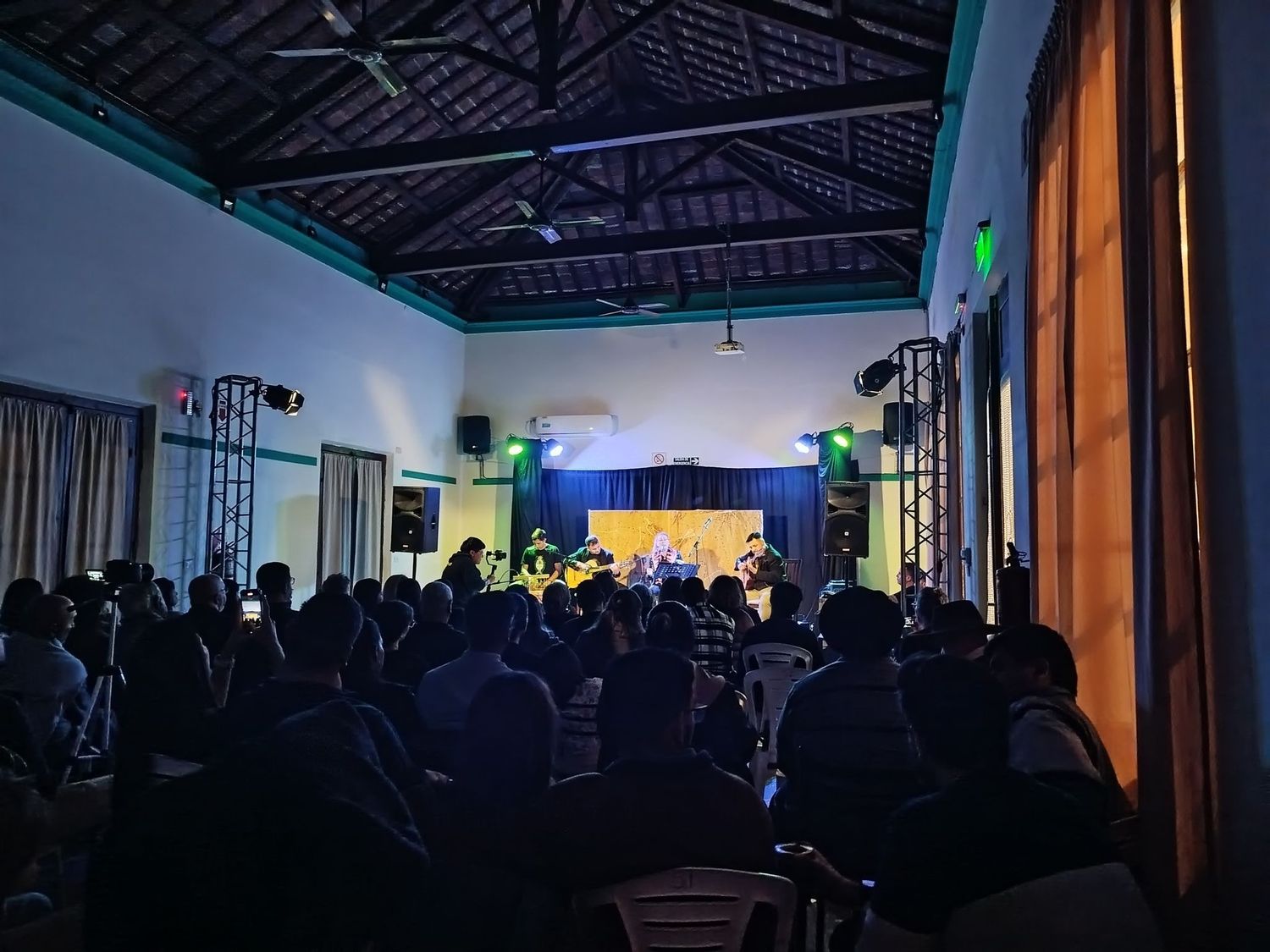 Concierto de Toto Chas en homenaje a los trabajadores: una noche de compromiso y emociones