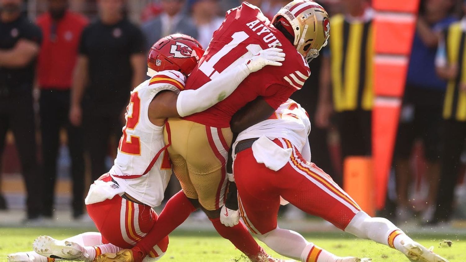 49ers' Brandon Aiyuk tears ACL, MCL