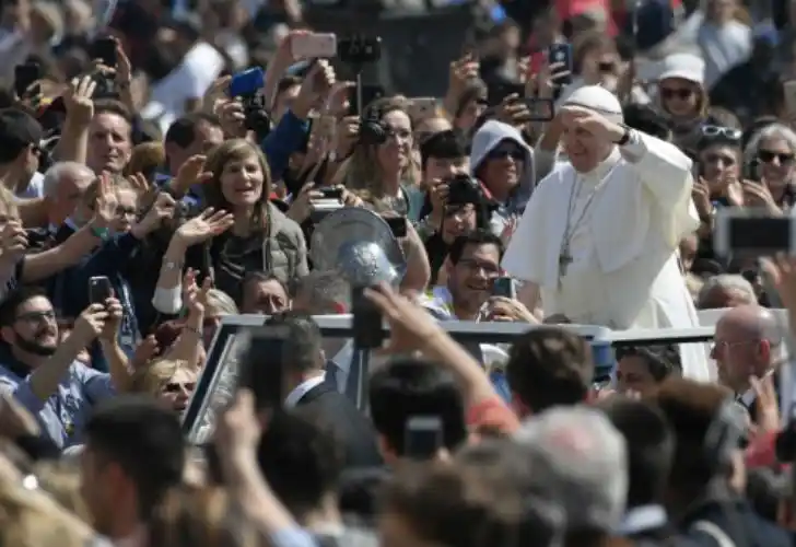 Francisco pidió «soluciones pacíficas» para las «tensiones políticas y sociales» en América Latina