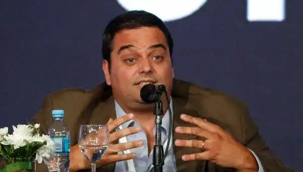 Triaca evalúa descuentos salariales a trabajadores que hagan paro