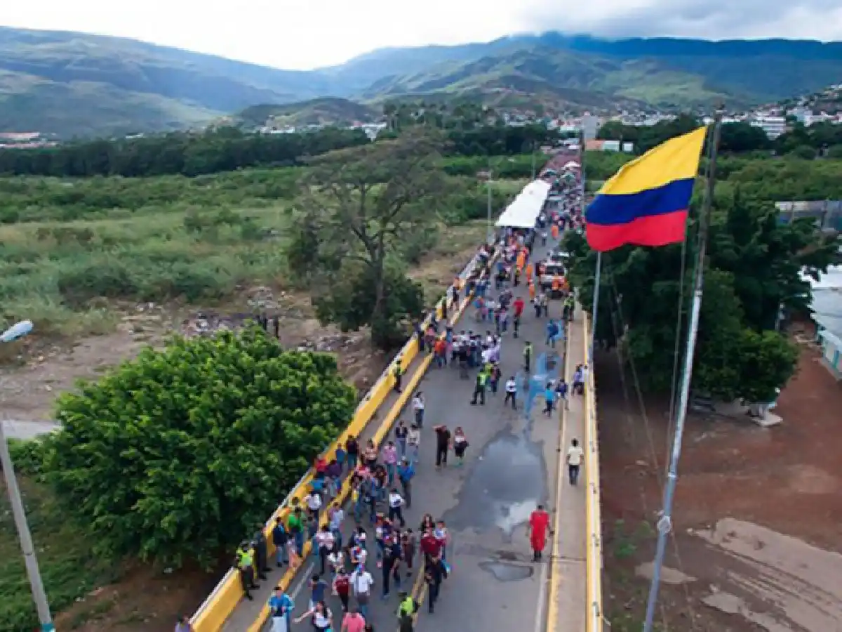 Petro reabrirá la frontera con Venezuela