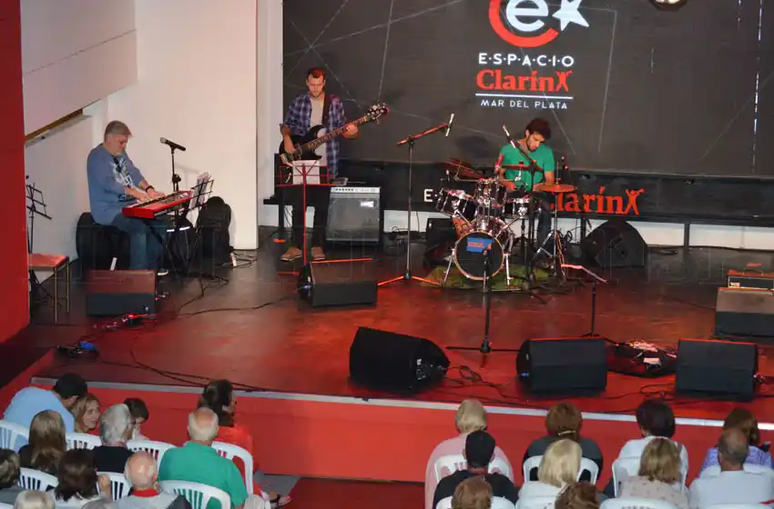 Una noche a puro blues y jazz en Espacio Clarín