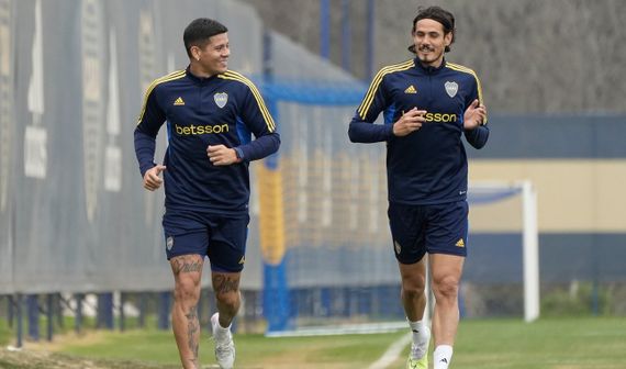 Rojo y Cavani se entrenaron a la par del resto del plantel