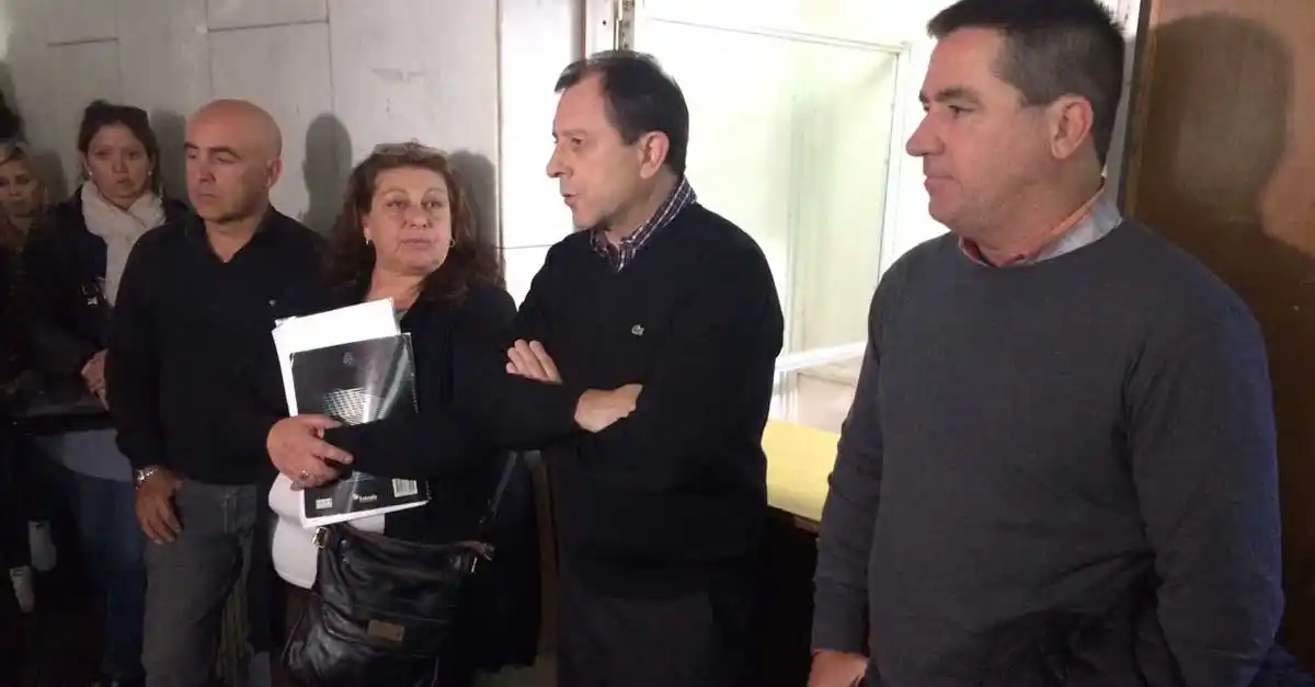 Cerca de 1500 docentes municipales no cobran sus salarios desde marzo