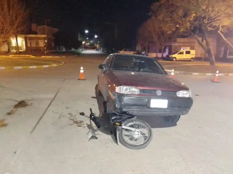 Una motociclista lesionada de gravedad en siniestro vial