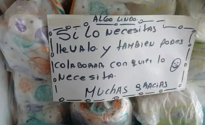 Solidaridad y publicidad: Regalan pañales a quienes no puedan comprarlos