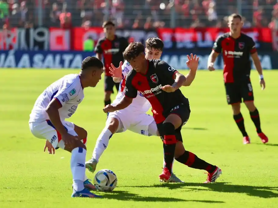Newell's no pudo doblegar a San Lorenzo y terminó empatando en el Coloso