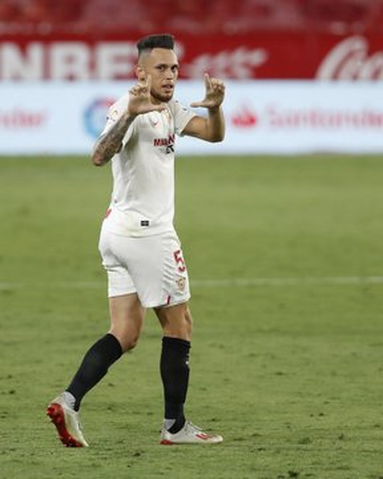 Lucas Ocampos le dio la victoria a Sevilla