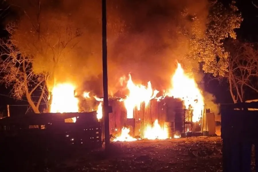 Gálvez: atacaron a un hombre con un arma blanca y le prendieron fuego su casa