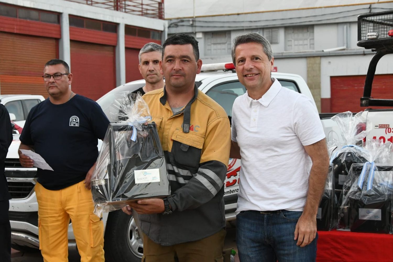 El intendente municipal Damián Bernarte reconoció a los colaboradores durante el temporal.