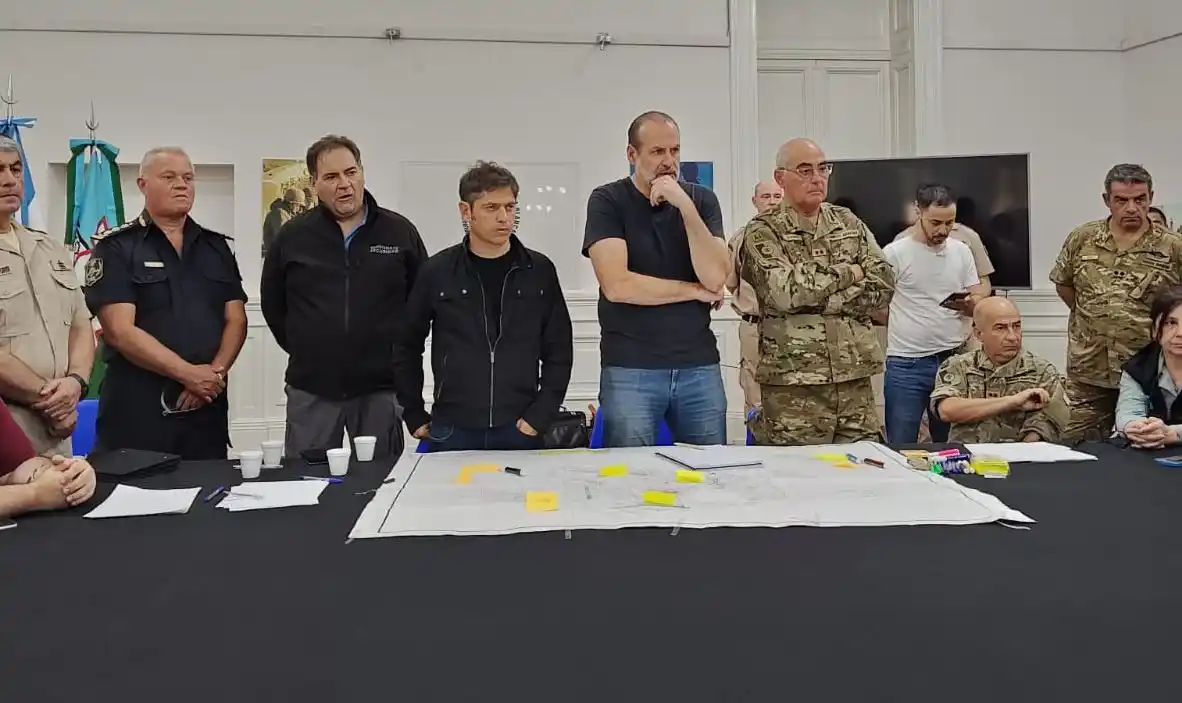 Axel Kicillof llegó a Bahía Blanca y se reunió con el intendente Federico Susbielles