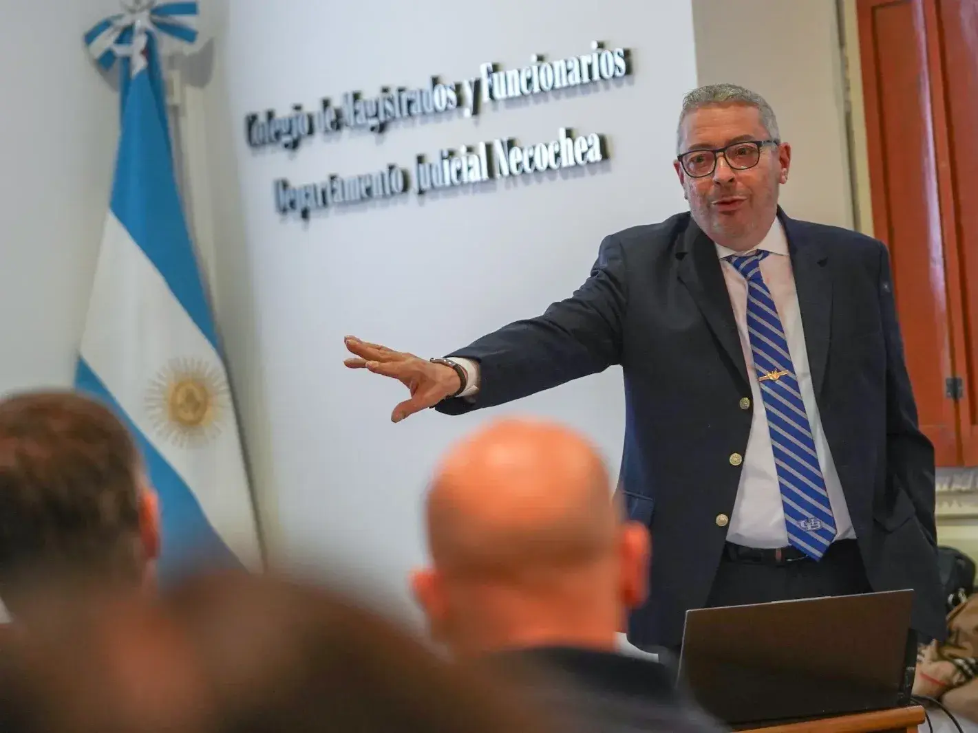 Vulnerabilidad. La obra analiza los derechos de los adultos mayores