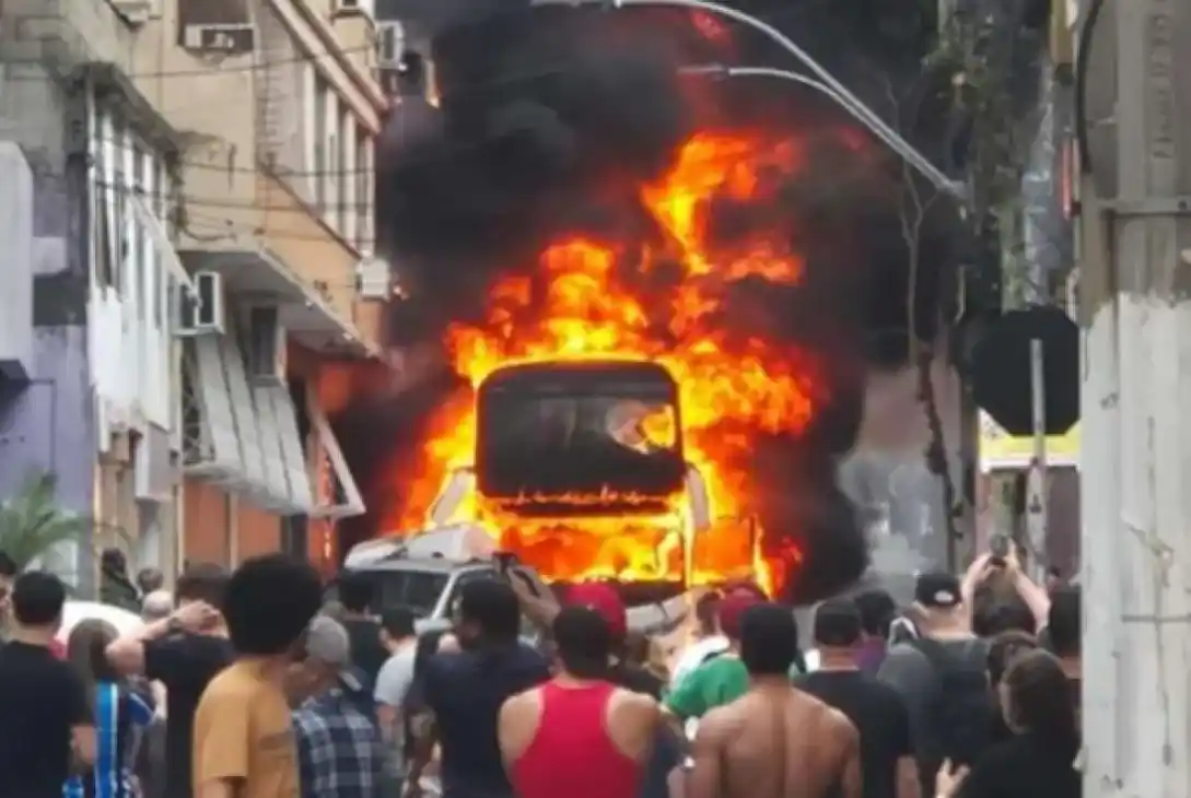 Todos lograron salir a tiempo y se encuentran fuera de peligro.