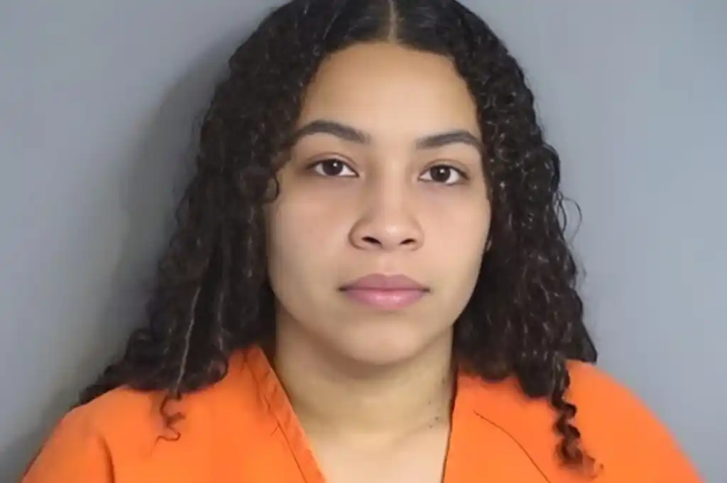 Una profesora de gimnasia fue acusada de enviar fotos obscenas a un estudiante de 13 años. (Foto: Oficina del Sheriff del condado de Osceola)