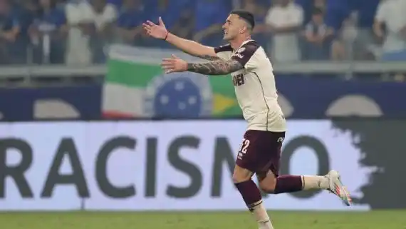 Carrera hizo un gol de cabeza y consiguió la igualdad.