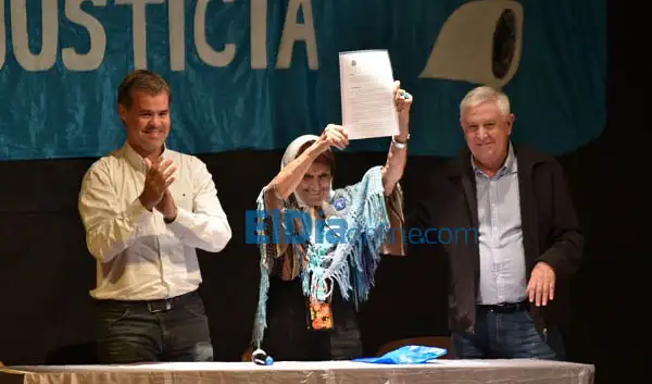 Taty Almeida conmovió a los cientos que llenaron el Teatro Gualeguaychú  