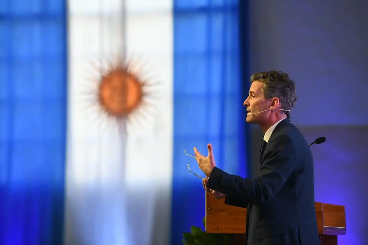 El filósofo Mariano Asla durante su exposición en el Encuentro Anual de ACDE 2025.