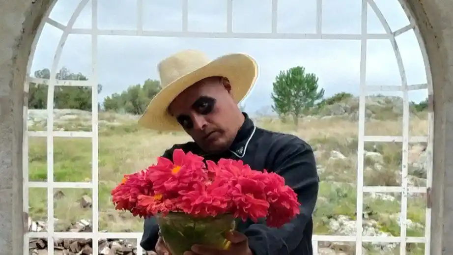 Benteveo, alter ego de José Ponce, músico, compositor y fotógrafo experimental nacido en Tandil.