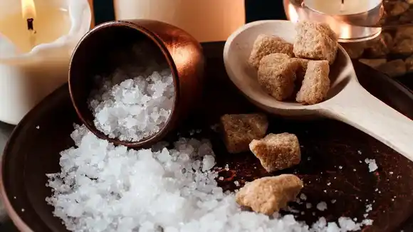 ¿Por qué poner sal en la puerta de tu casa puede cambiar la energía?