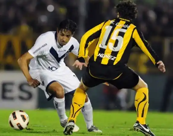 Velez copó el centenario y amargó a Peñarol