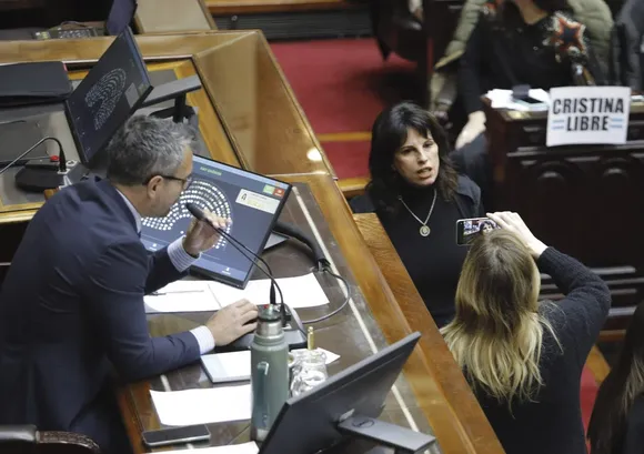 Diputados: diputados K fueron a buscar a Espert y la sesión terminó a los empujones