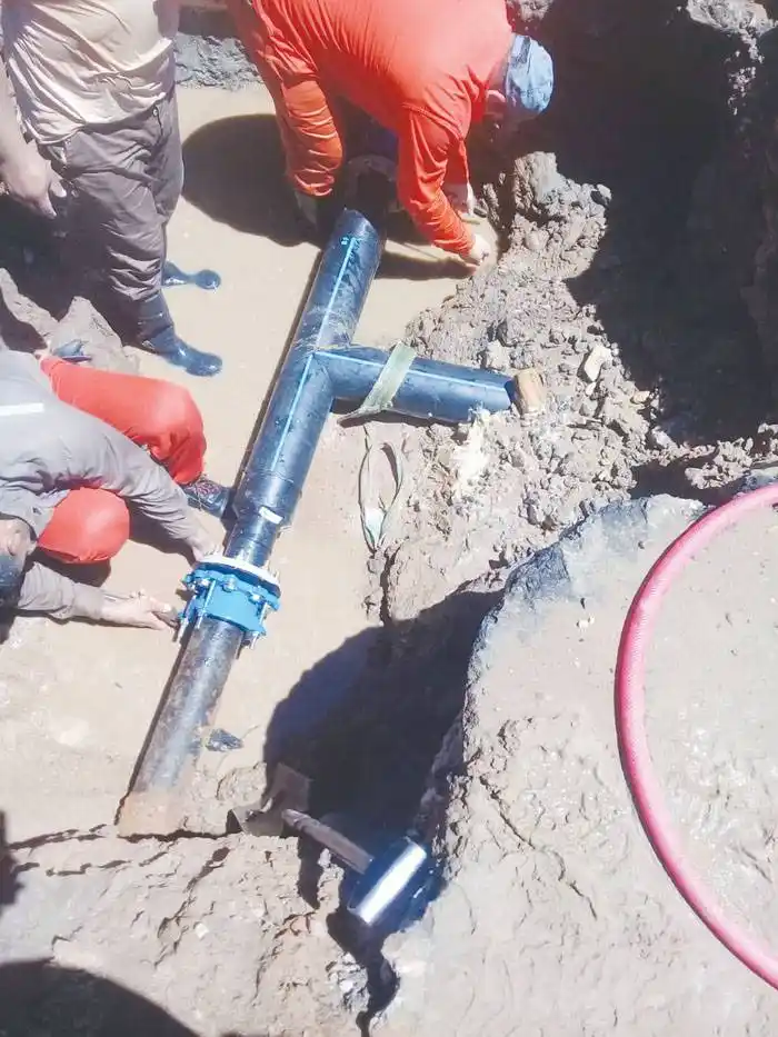 Continúan las obras en zona céntrica de conexión de la red al nuevo anillado de la planta de agua