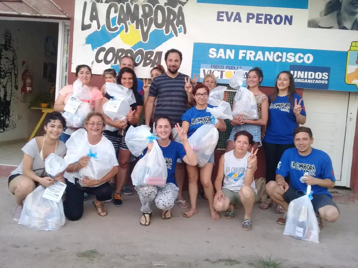 La Cámpora entregó bolsones  navideños en San Cayetano   