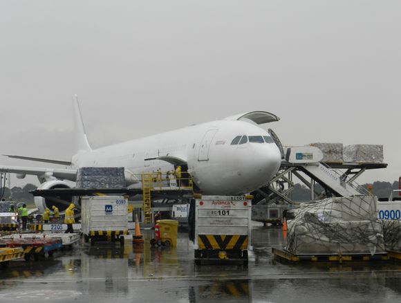 El transporte aéreo de carga en la ruta Bogotá–Miami creció 37% en el primer semestre
