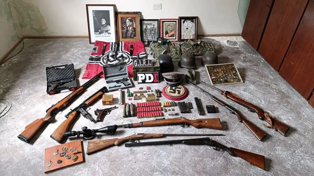 Hallazgo de artefactos explosivos, diversas armas y municiones y gran número de objetos referentes al nazismo.