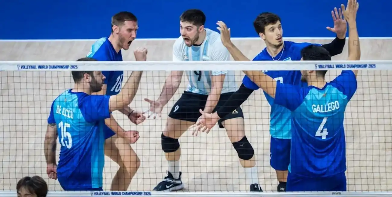 Gran triunfo de Argentina que sigue firme. Crédito: Voleibol Argentino