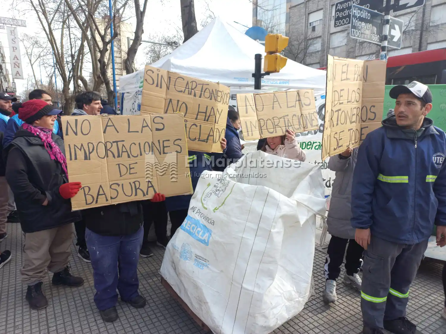 Recuperadores y recicladores manifestándose.