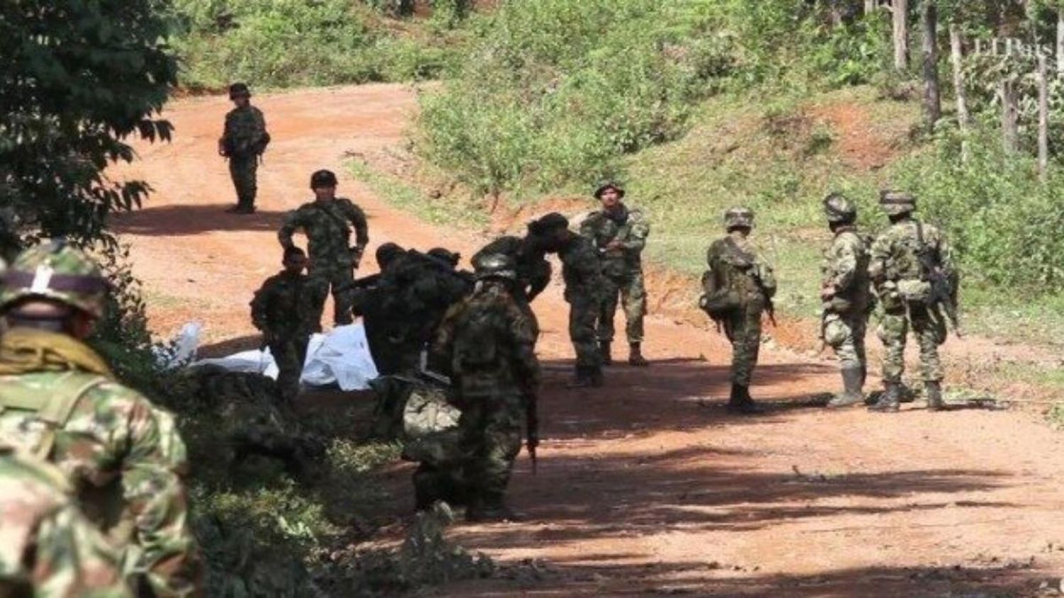 Con granadas, ráfagas de fusil y explosivos las Farc asesinan a 6 soldados en Colombia