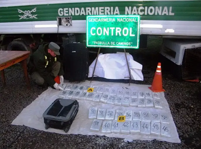 Gendarmería incautó 14 kilos de cocaína y 40 kilos de marihuana