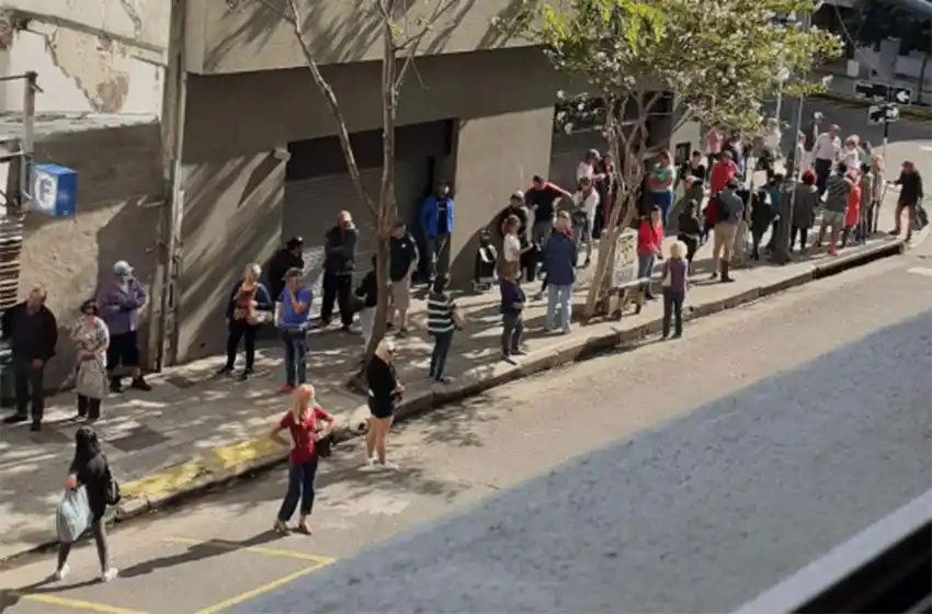 Filas de jubilados en los bancos: aseguran que fue "un caso puntual"