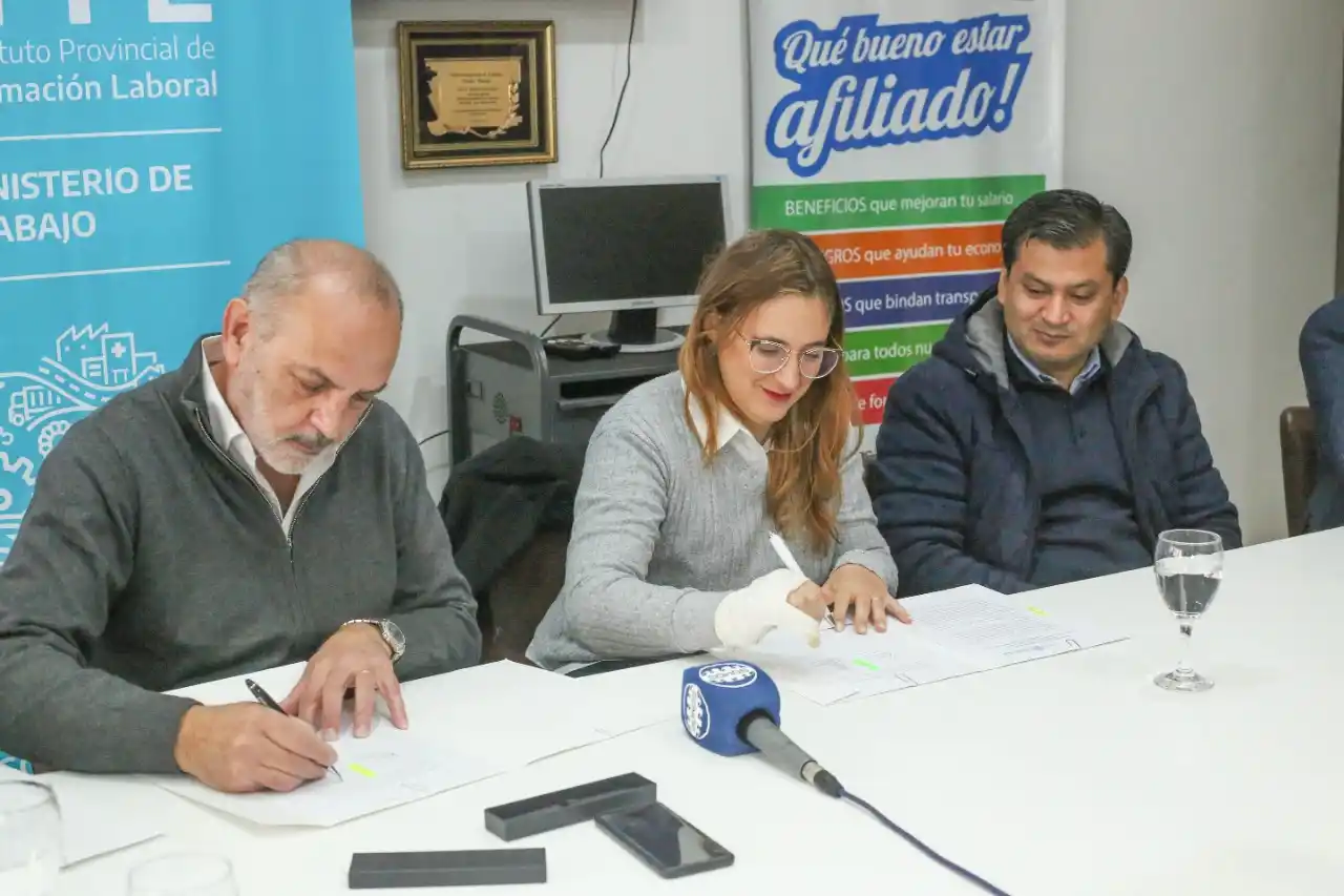 Centro de Formación Laboral: firma de convenio para la incorporación de nuevas carreras gratuitas