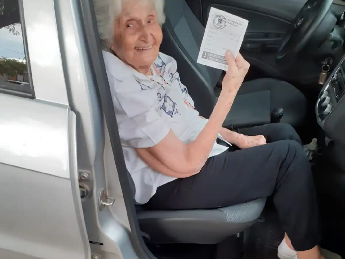María, la mujer más longeva de Las Varillas, recibió su vacuna