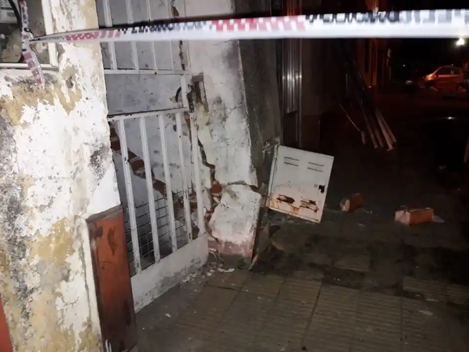 Se derrumbó una vivienda en barrio Sargento Cabral