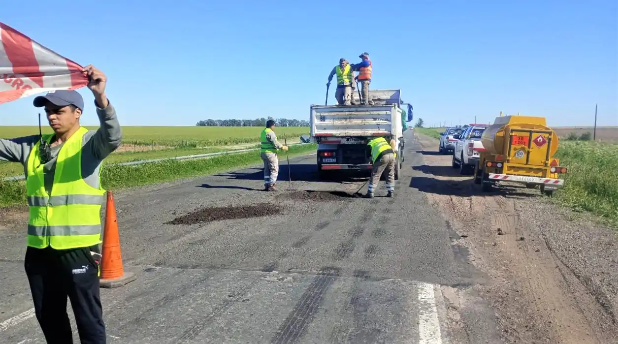 Las mejoras, realizadas con material asfáltico en frío, producen la reducción puntual de un carril. Foto: Vialidad Nacional