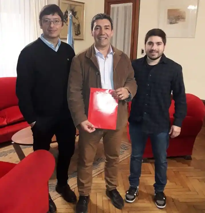 Donan una hora de trabajo a la comunidad