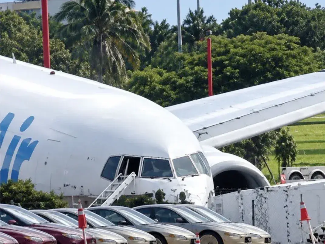 Avión de carga se estrelló en el aeropuerto de Miami y suspendieron los vuelos