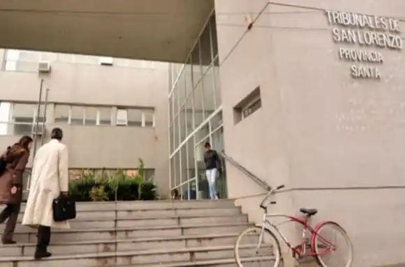 Puerto General San Martín: una joven de 19 años fue baleada en el cuello por su novio