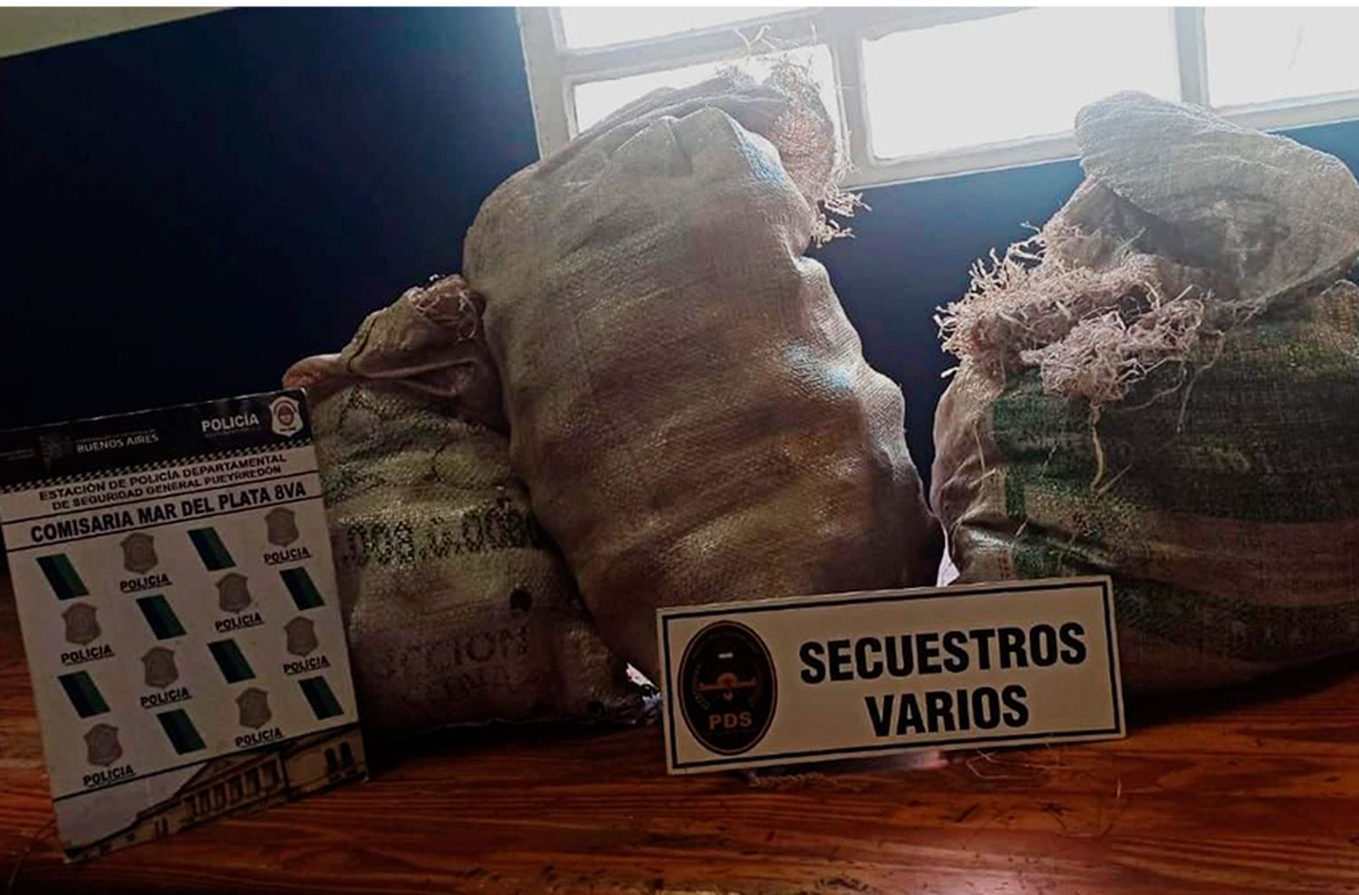 Los atrapan cuando huían en un remis tras robar tres bolsas de papa de un campo