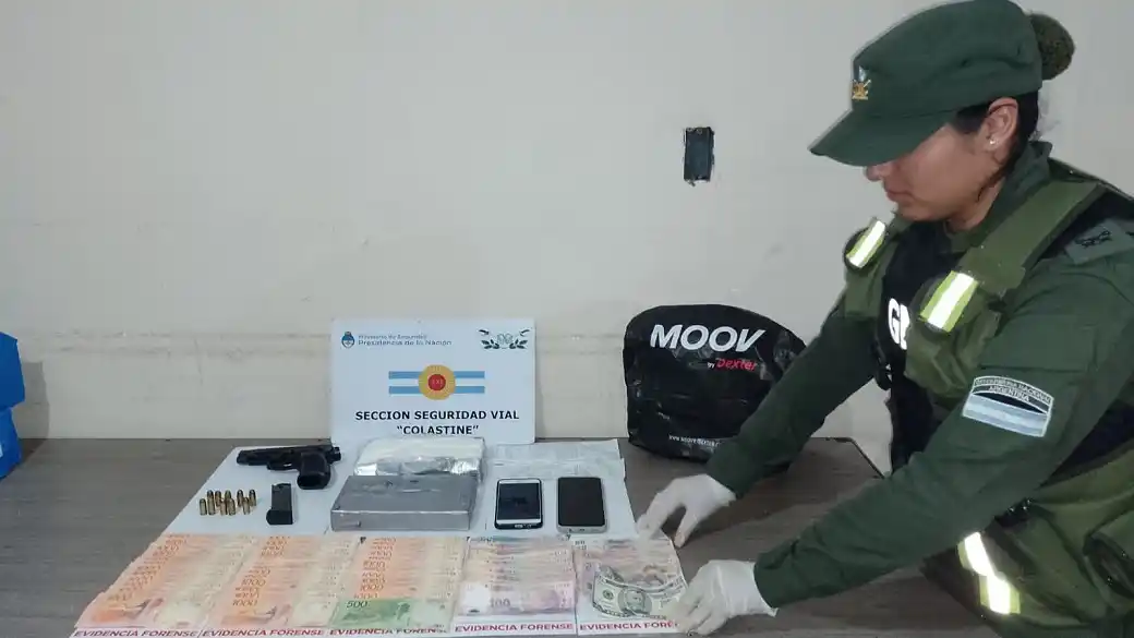 Detenido con un arma de fuego y dos kilos de cocaína viajando a Paraná en taxi