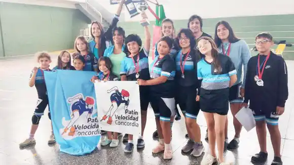 Patinadores locales compitieron en el Polideportivo de Nogoyá