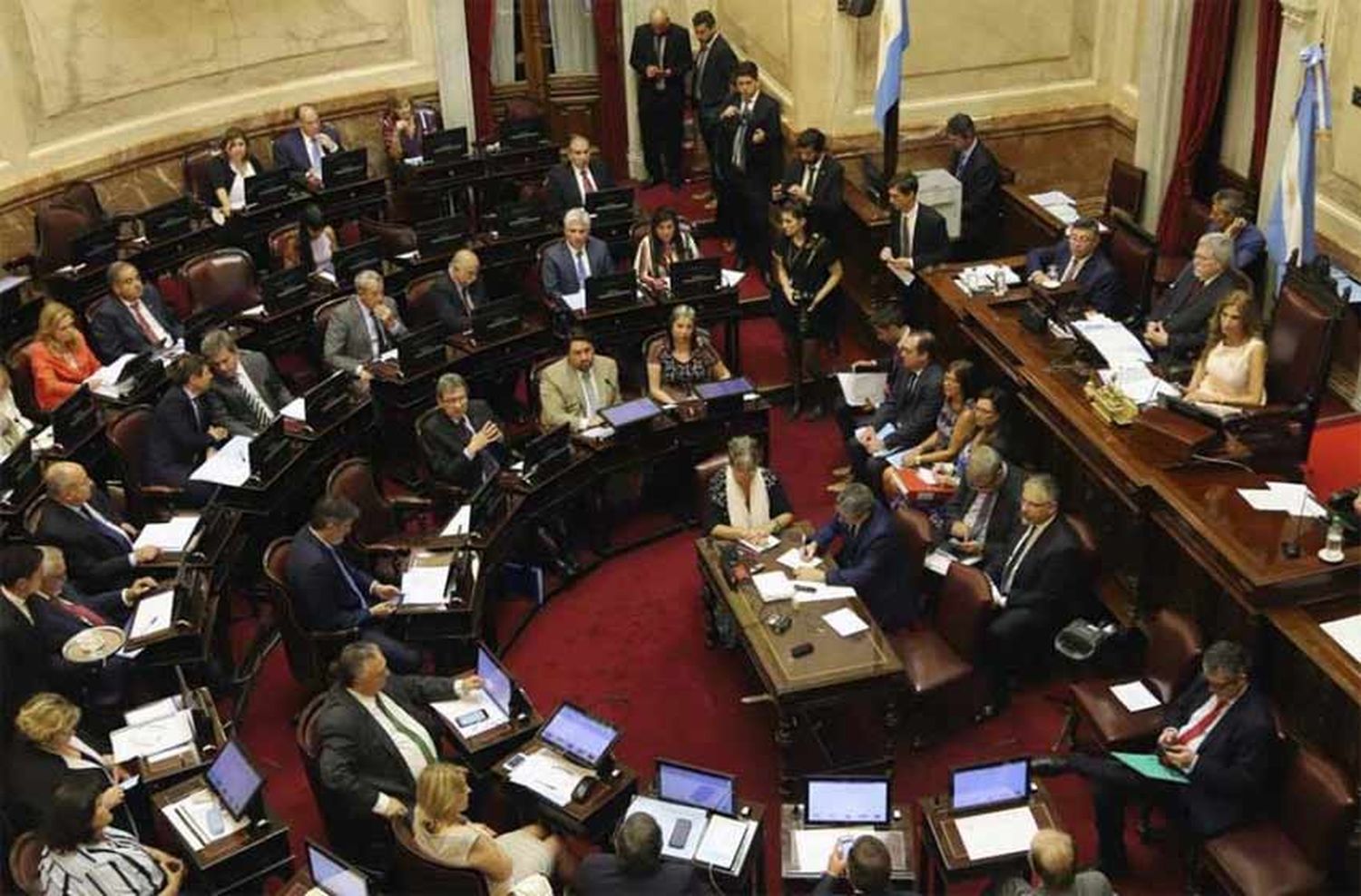 Tras más de un año y medio, el Senado volverá a la presencialidad para debatir los gastos de Macri