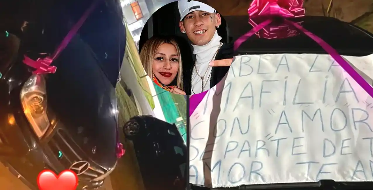 El modelo del auto es un Mercedes Benz.