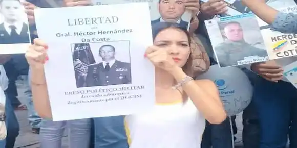 “Temo por su vida”: alerta hija de un general  preso en la Dgcim