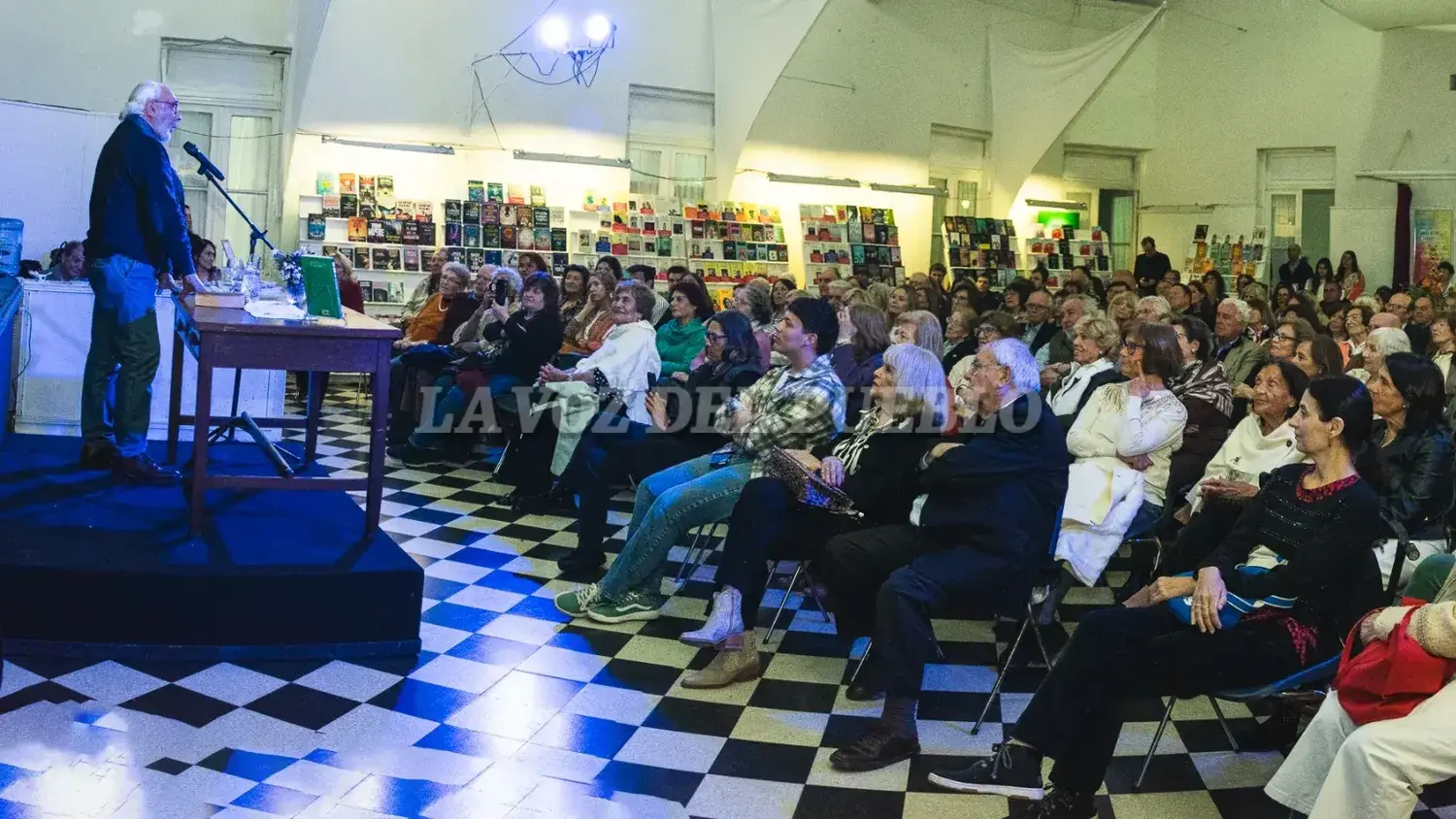 Santiago Kovadloff brindó anoche una charla en la Biblioteca Sarmiento