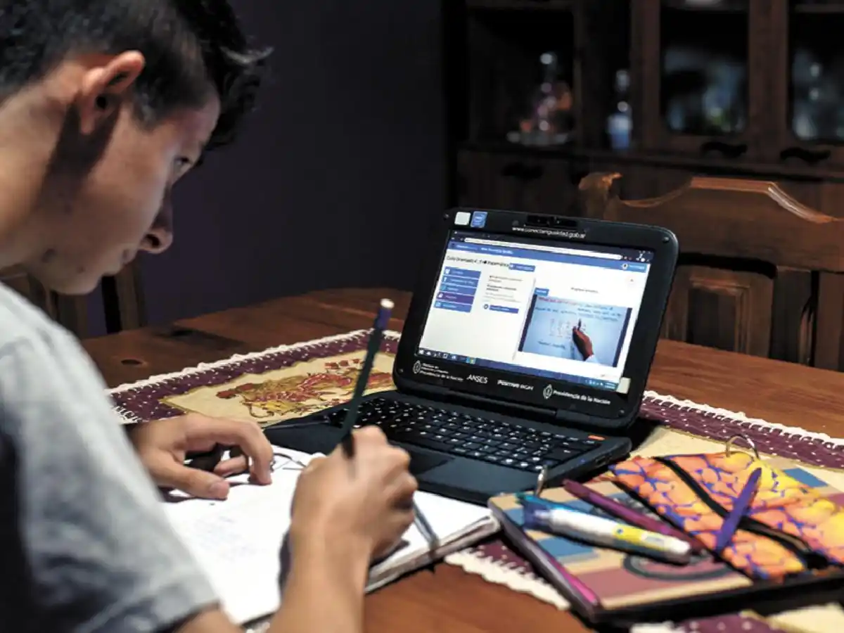 Casi la mitad de las escuelas no tuvo contacto a diario con sus alumnos